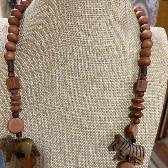 Vintage Hand Carved African Safari Wood Necklace  Elephant, Giraffe, Zebra Rhino - Picture 2 of 3